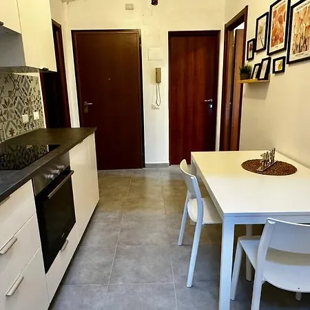 Comfortable -renovated City Flat アパート *